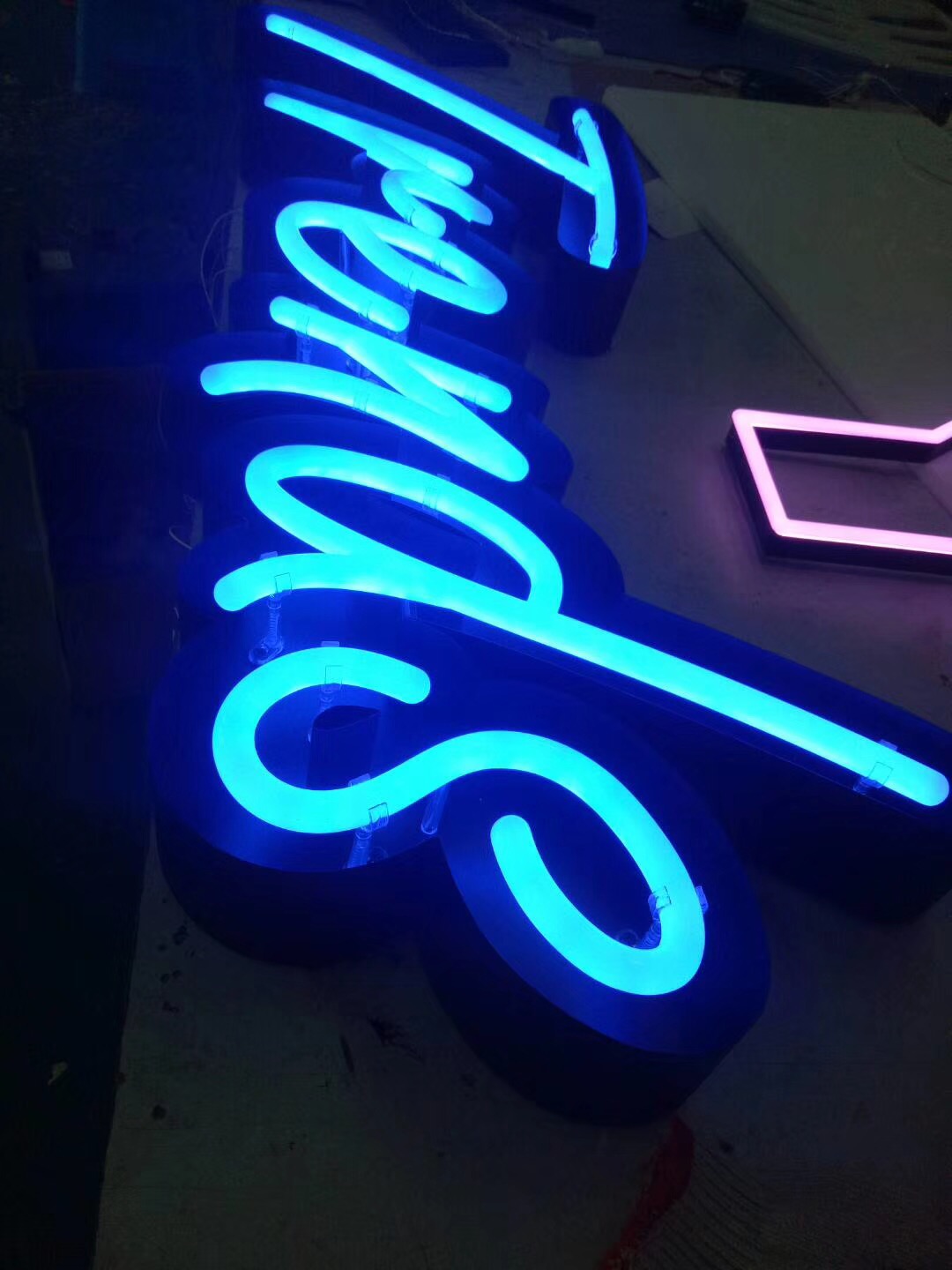 Lux Faux sign