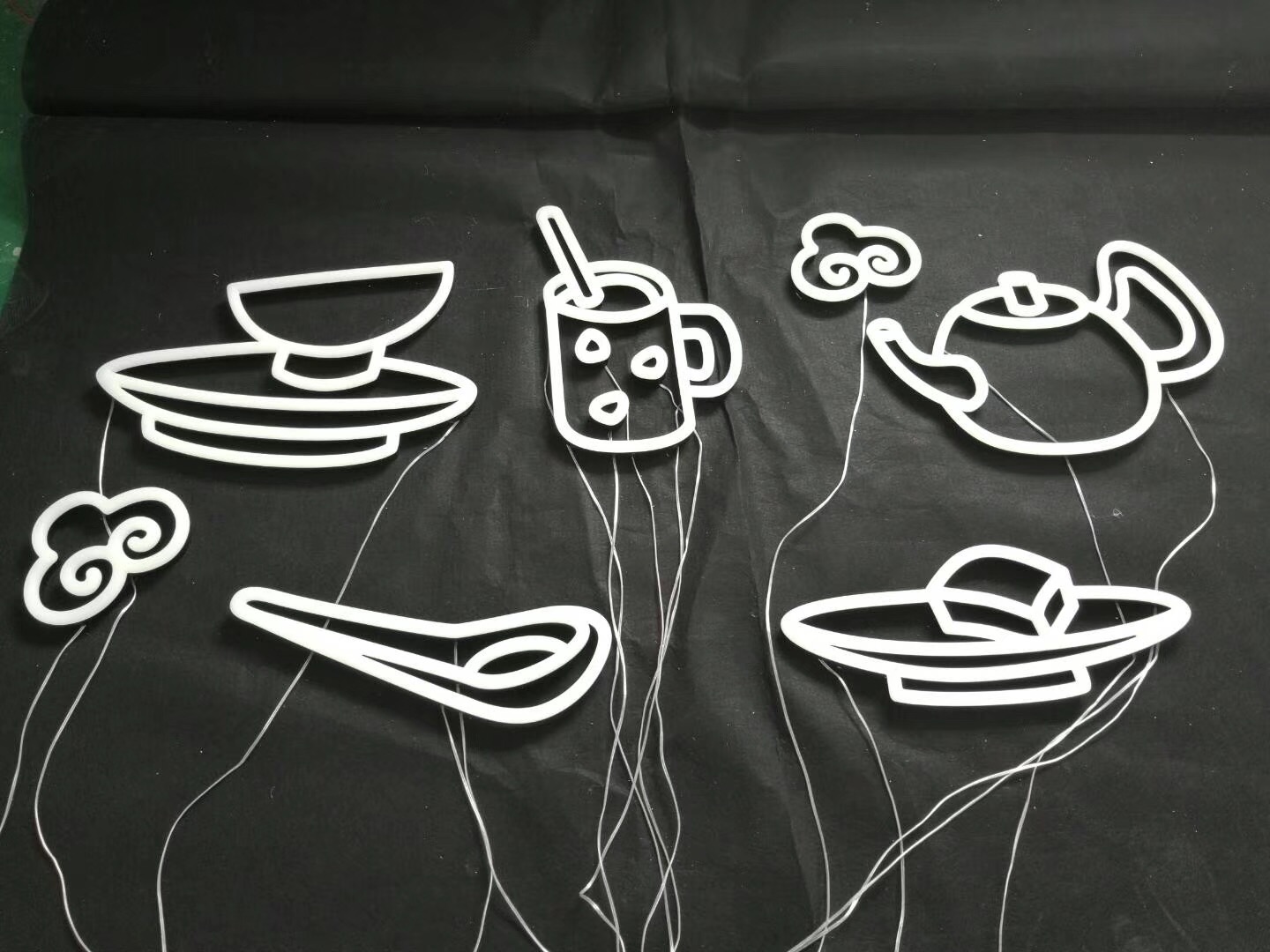 Lux Faux sign